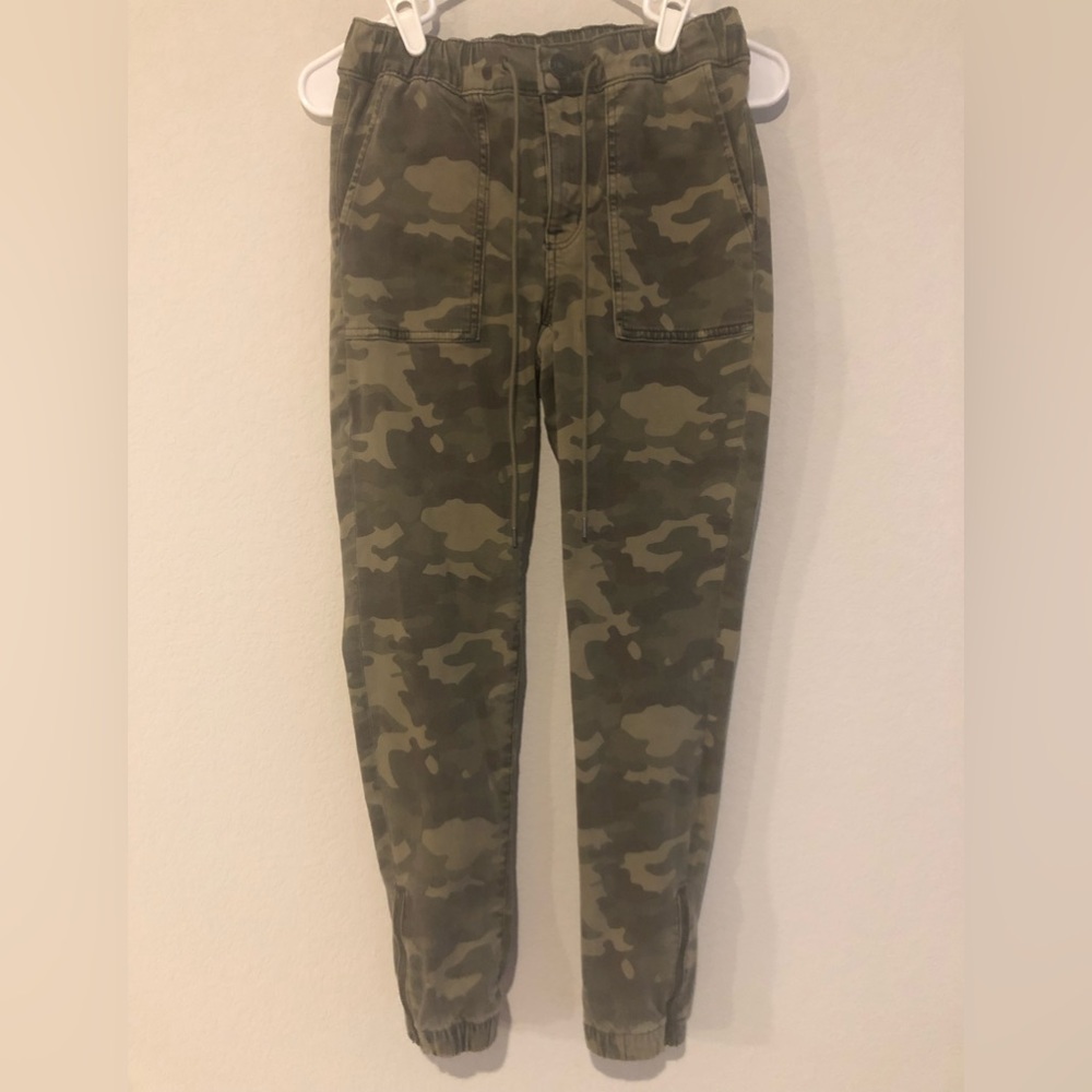 American Eagle Camo Drawstring Pants * Size 2 Short